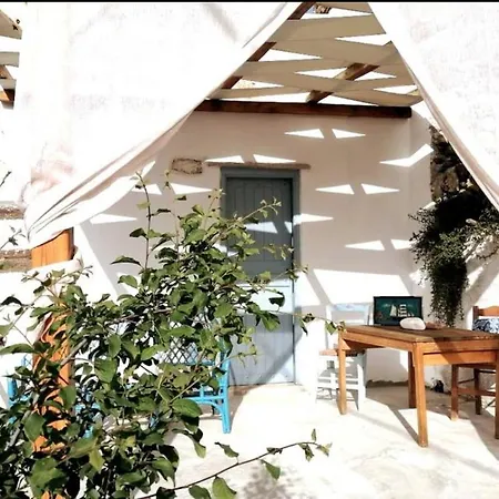 Apartment Naxos Mountain Retreat - Tiny House Build On Rock