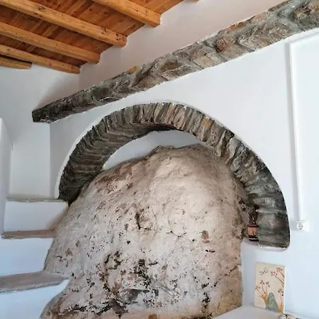 Naxos Mountain Retreat - Tiny House Build On Rock Koronos