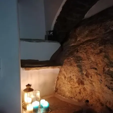 Apartment Naxos Mountain Retreat - Tiny House Build On Rock *