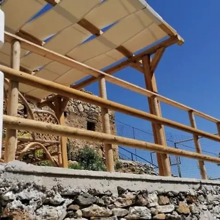 Apartment Naxos Mountain Retreat - Tiny House Build On Rock Koronos
