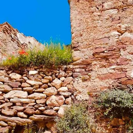 Apartment Naxos Mountain Retreat - Tiny House Build On Rock Koronos