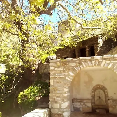 Apartment Naxos Mountain Retreat - Tiny House Build On Rock Koronos