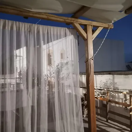 Apartment Naxos Mountain Retreat - Tiny House Build On Rock Koronos