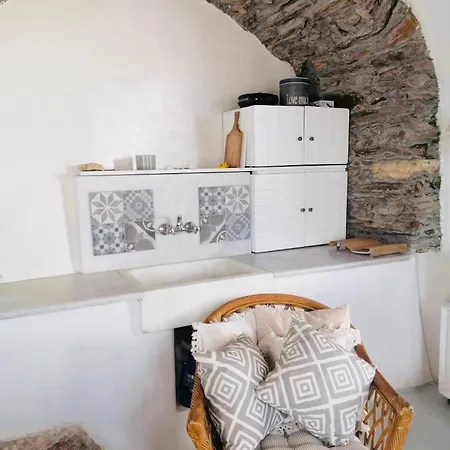 Naxos Mountain Retreat - Tiny House Build On Rock Apartment Koronos